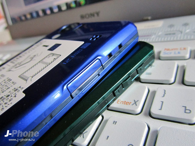 Sharp Docomo SH-01D Aquos Phone