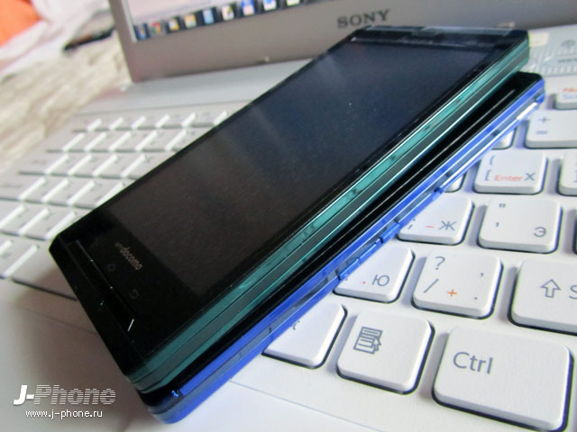 Sharp Docomo SH-01D Aquos Phone