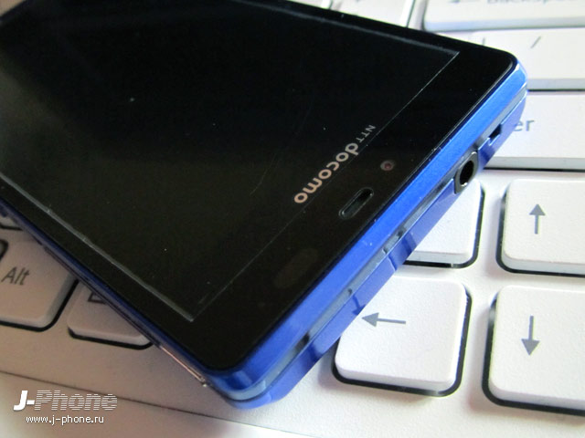 Sharp Docomo SH-01D Aquos Phone