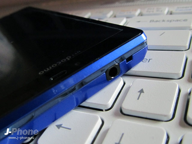 Sharp Docomo SH-01D Aquos Phone