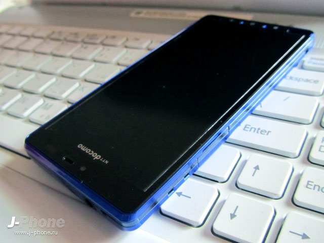 Sharp Docomo SH-01D Aquos Phone