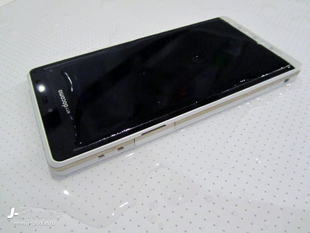 водонепроницаемый телефоны Sharp Docomo SH-01D Aqus Phone