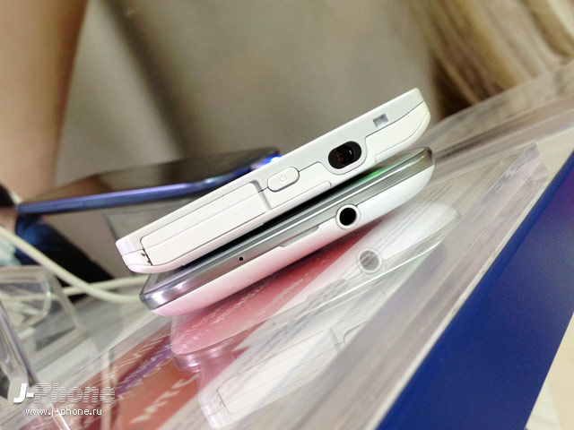 docomo sh-02e vs. samsung galaxy s3 docomo sh-02e vs. samsung galaxy s3