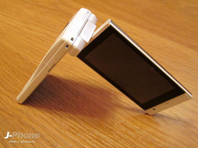 Sharp Docomo SH-03D