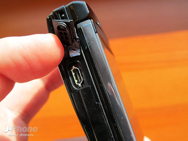 Sharp Docomo SH-03D