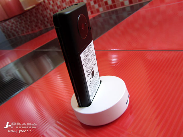 японский телефон sharp docomo sh-03e