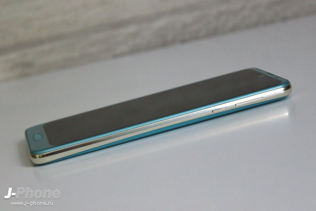 Фотообзор Sharp AQUOS R2 Aquamarine