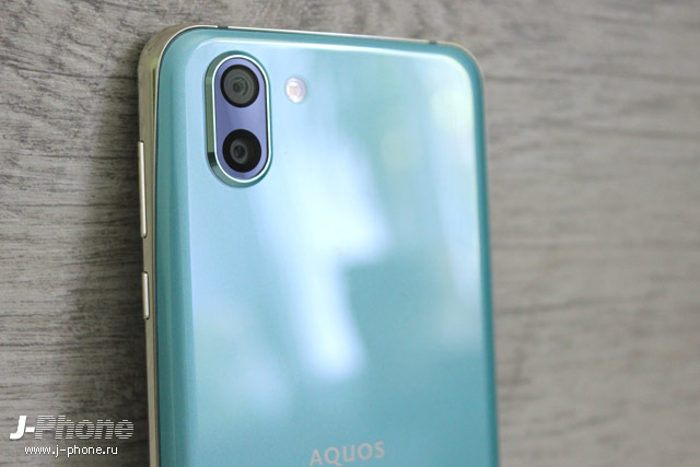 Фотообзор Sharp AQUOS R2 Aquamarine