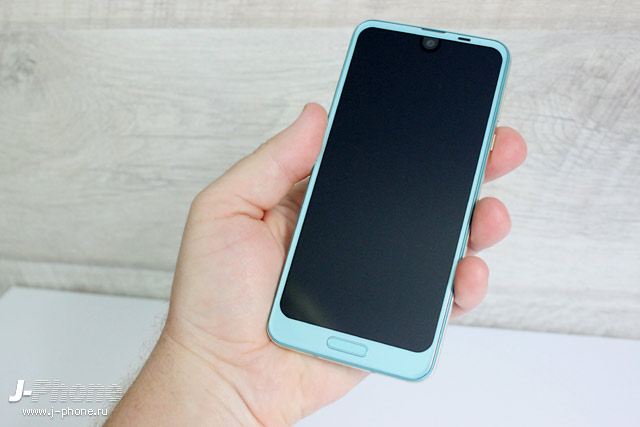 Фотообзор Sharp AQUOS R2 Aquamarine