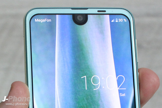 Фотообзор Sharp AQUOS R2 Aquamarine