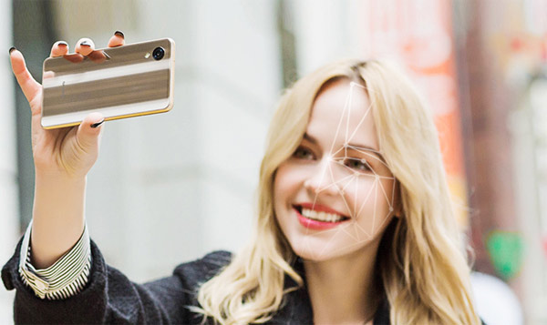 Foxconn представил новый SHARP AQUOS S3 mini Foxconn представил новый SHARP AQUOS S3 mini