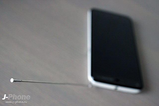 Sharp Docomo SH-01F Aquos Phone Zeta в белом цвете
