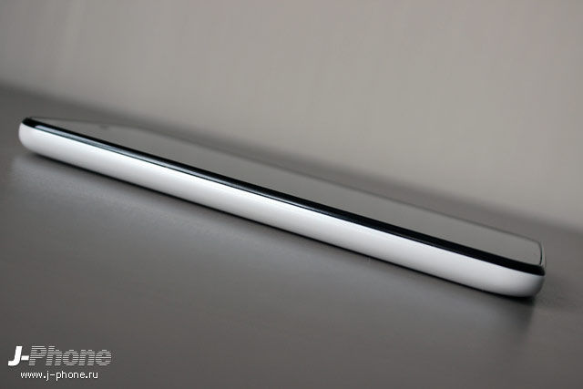 Sharp Docomo SH-01F Aquos Phone Zeta в белом цвете