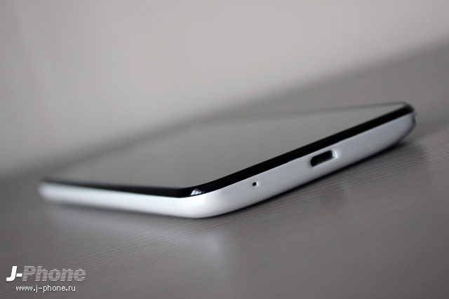 Sharp Docomo SH-01F Aquos Phone Zeta в белом цвете