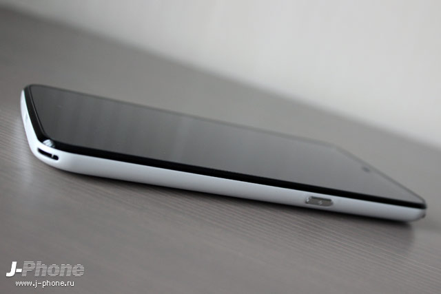 Sharp Docomo SH-01F Aquos Phone Zeta в белом цвете