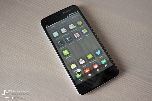 Sharp Docomo SH-01F Aquos Phone Zeta в белом цвете