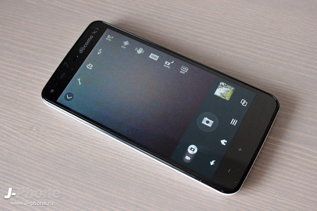 Sharp Docomo SH-01F Aquos Phone Zeta в белом цвете