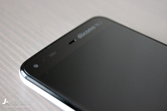 Sharp Docomo SH-01F Aquos Phone Zeta в белом цвете