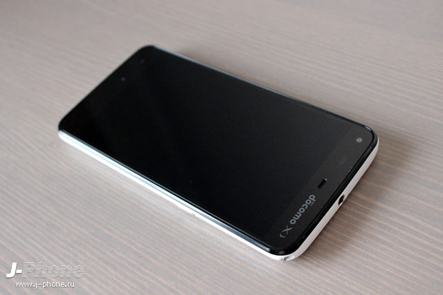 Sharp Docomo SH-01F Aquos Phone Zeta в белом цвете