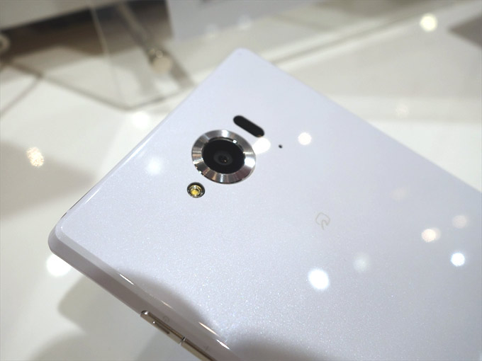 Смартфон Sharp Aquos Zeta Docomo SH-01G сертифицирован FCC