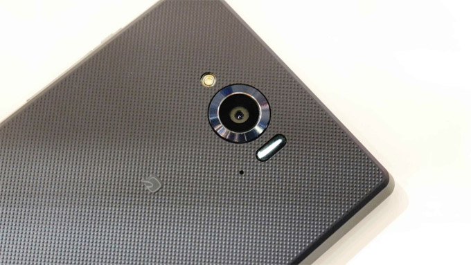 Смартфон Sharp Aquos Zeta Docomo SH-01G сертифицирован FCC