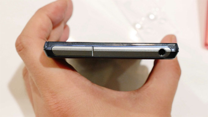 Смартфон Sharp Aquos Zeta Docomo SH-01G сертифицирован FCC
