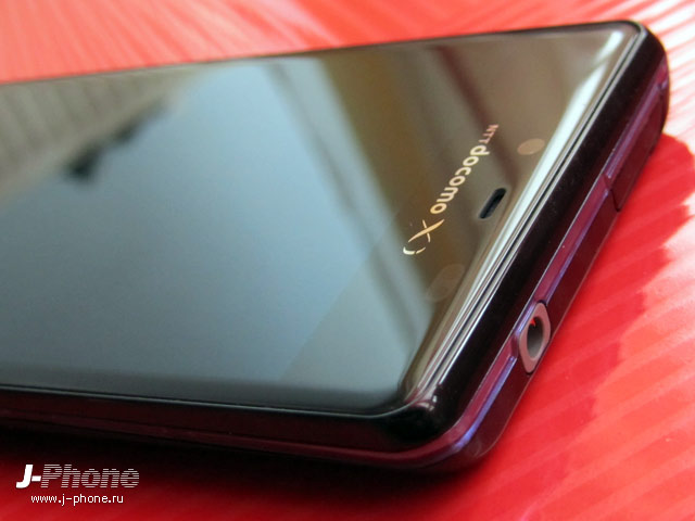 японский смартфон Sharp Docomo SH-04E Aquos Phone EX