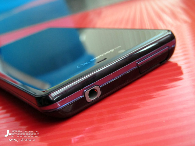 японский смартфон Sharp Docomo SH-04E Aquos Phone EX