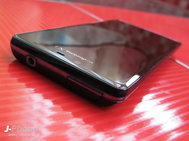 японский смартфон Sharp Docomo SH-04E Aquos Phone EX