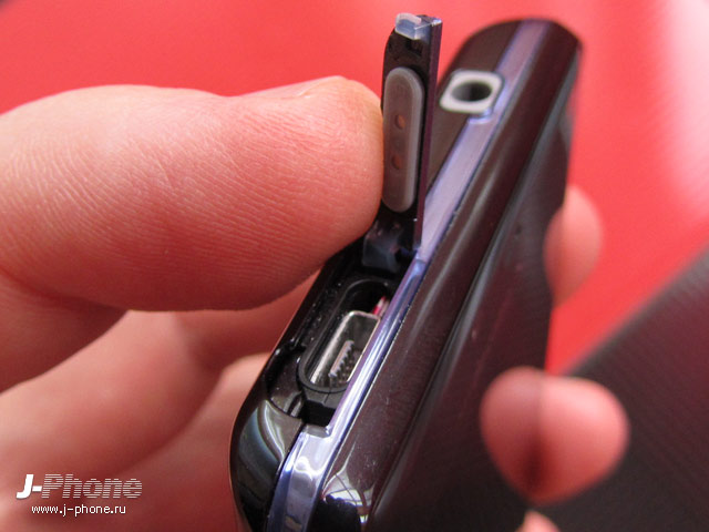 японский смартфон Sharp Docomo SH-04E Aquos Phone EX