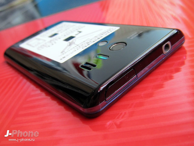 японский смартфон Sharp Docomo SH-04E Aquos Phone EX