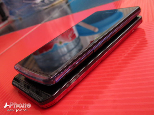 японский смартфон Sharp Docomo SH-04E Aquos Phone EX