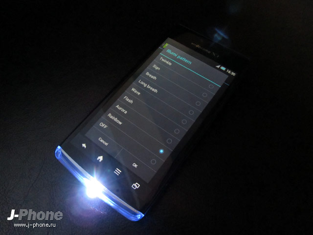 японский смартфон Sharp Docomo SH-04E Aquos Phone EX