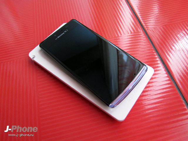 японский смартфон Sharp Docomo SH-04E Aquos Phone EX