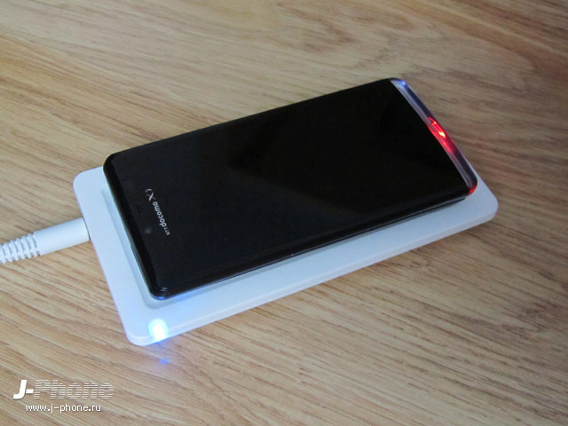 японский смартфон Sharp Docomo SH-04E Aquos Phone EX