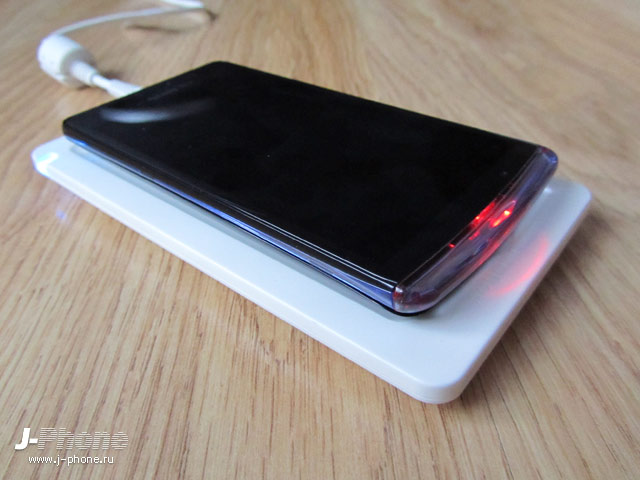 японский смартфон Sharp Docomo SH-04E Aquos Phone EX