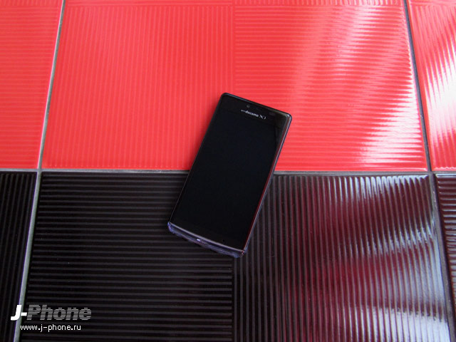 японский смартфон Sharp Docomo SH-04E Aquos Phone EX
