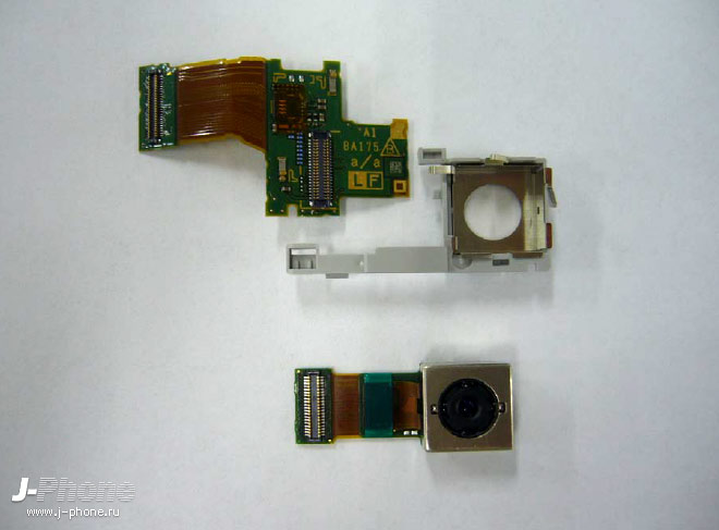 Разбираем Sharp Docomo SH-06E