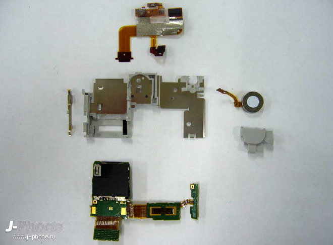 Разбираем Sharp Docomo SH-06E
