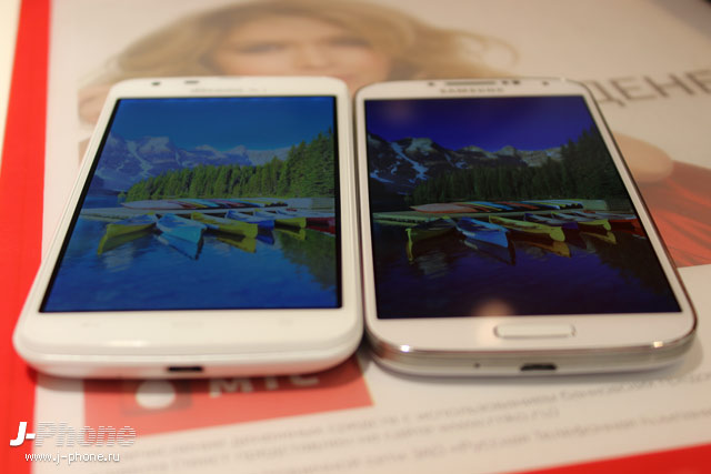 сравнение Sharp Aquos Phone Zeta Docomo SH-06E с Samsung Galaxy S4 сравнение Sharp Aquos Phone Zeta Docomo SH-06E с Samsung Galaxy S4