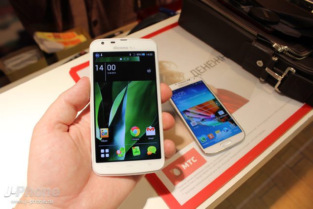 сравнение Sharp Aquos Phone Zeta Docomo SH-06E с Samsung Galaxy S4 сравнение Sharp Aquos Phone Zeta Docomo SH-06E с Samsung Galaxy S4