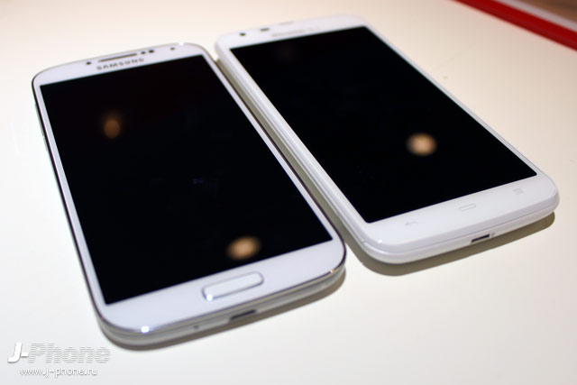 сравнение Sharp Aquos Phone Zeta Docomo SH-06E с Samsung Galaxy S4 сравнение Sharp Aquos Phone Zeta Docomo SH-06E с Samsung Galaxy S4