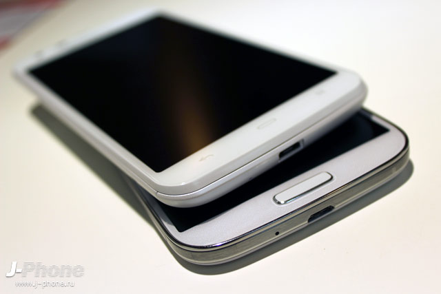 сравнение Sharp Aquos Phone Zeta Docomo SH-06E с Samsung Galaxy S4 сравнение Sharp Aquos Phone Zeta Docomo SH-06E с Samsung Galaxy S4