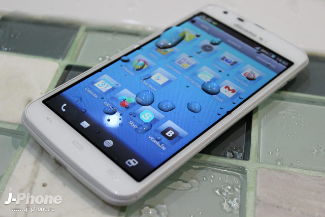 тест на водонепроницаемость японского смартфона Sharp Docomo SH-06E Aquos Phone Zeta тест на водонепроницаемость японского смартфона Sharp Docomo SH-06E Aquos Phone Zeta