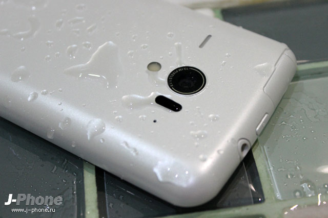 тест на водонепроницаемость японского смартфона Sharp Docomo SH-06E Aquos Phone Zeta тест на водонепроницаемость японского смартфона Sharp Docomo SH-06E Aquos Phone Zeta