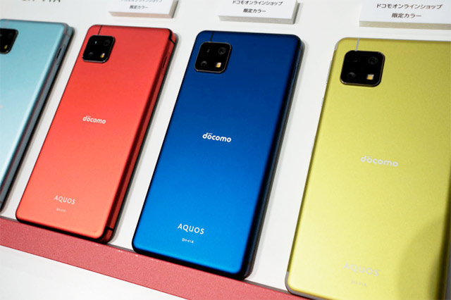 Японский оператор NTT Docomo выпустил в продажу компактный смартфон Sharp AQUOS sense4 SH-41A в лимитированных красном, синем и желтом цветах