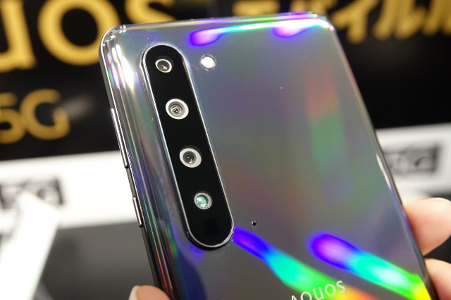 Sharp AQUOS R5G SH-51A: обзор со стороны