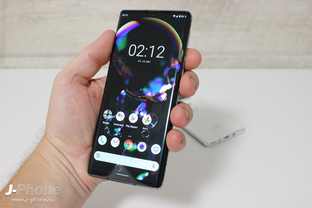 Обзор смартфона Sharp AQUOS R6