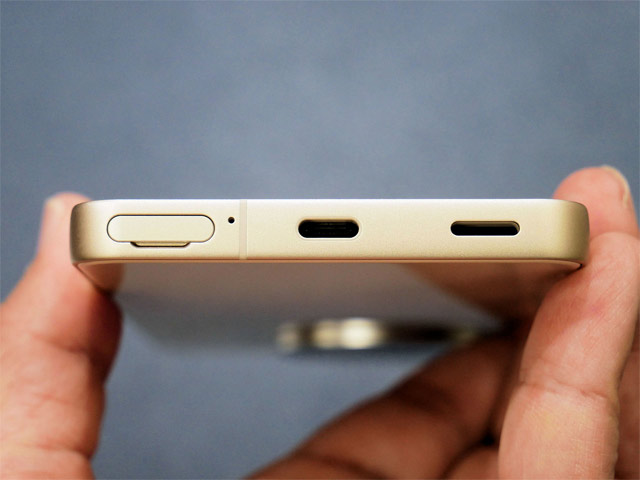 Sharp представила новый защищенный смартфон AQUOS R11