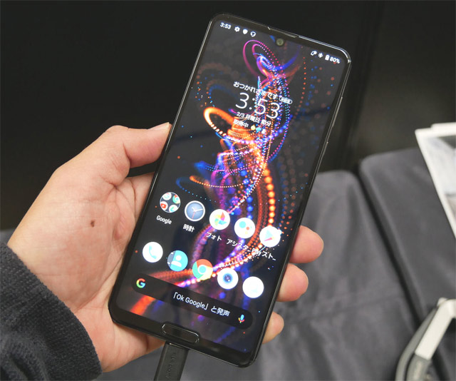 Новый смартфон Sharp R5G представлен официально